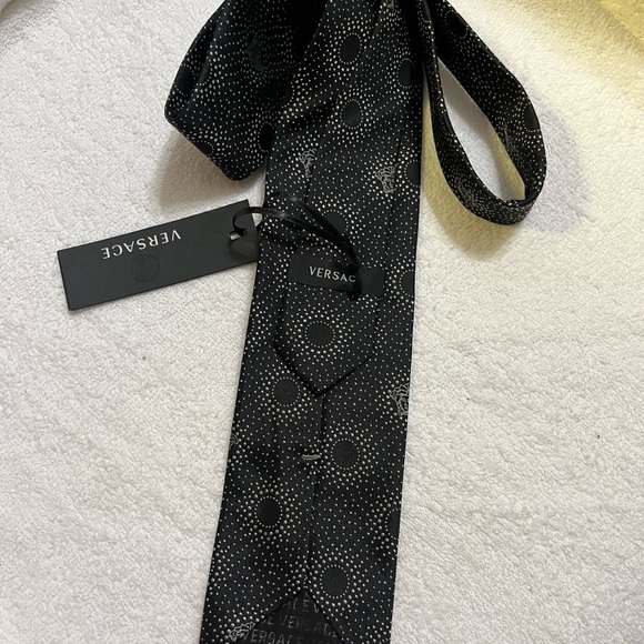 Gianni VERSACE Black and White Dotted Men's Tie with MADUSA image 100%SILK - Picture 4 of 12